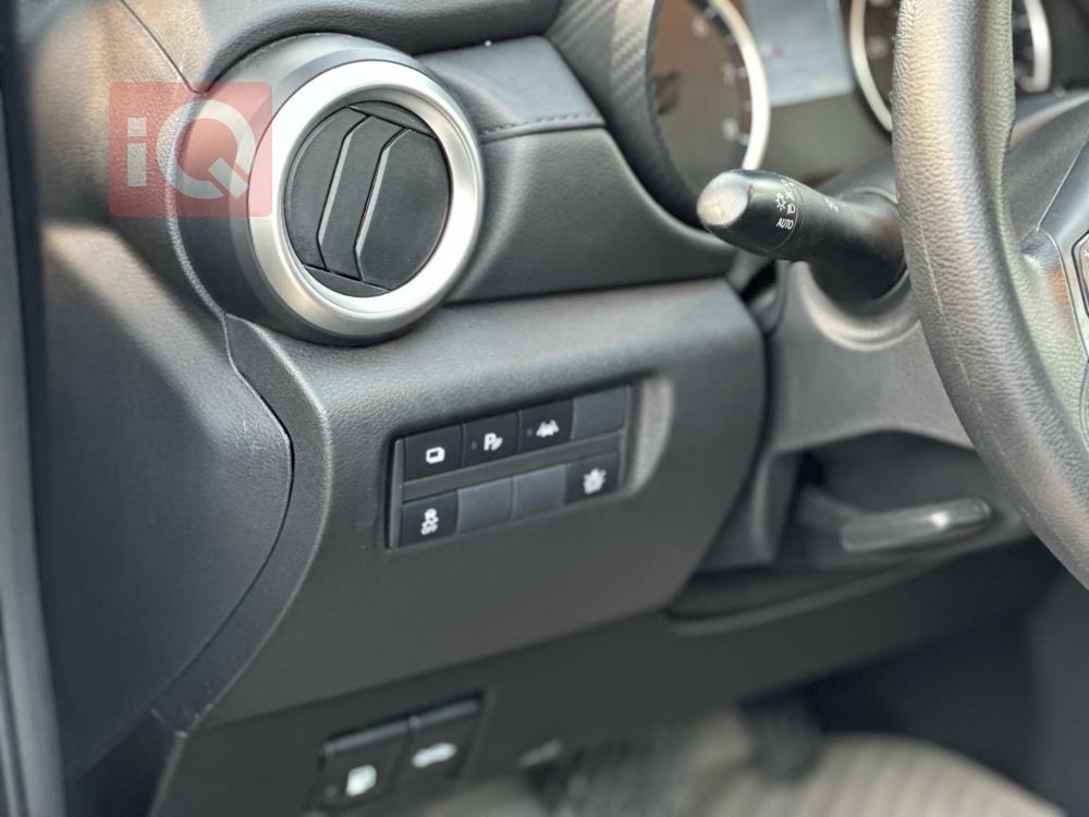 نيسان فيرسا